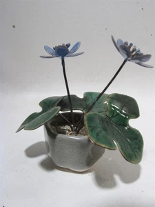 Estatuilla de colección Bovano of Cheshire esmalte violetas africanas flores en maceta escultura - Imagen 1 de 10