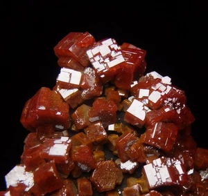 ¡Hermosos cristales brillantes ROJOS VANADINITA! MARRUECOS Mibladen /pm100 - Imagen 1 de 22