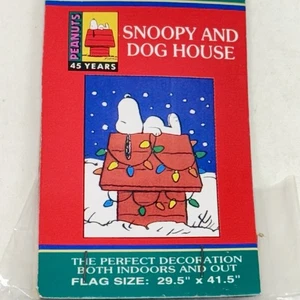 Peanuts Snoopy Casa Bandiera Decorativa Luci di Natale SNOOPY #47981 29,5”x41,5” - Foto 1 di 3