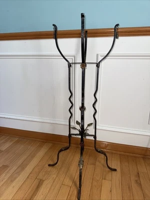 Soporte para plantas de hierro forjado vintage 35" de alto patrón de hojas con patas Foto 1 de 4