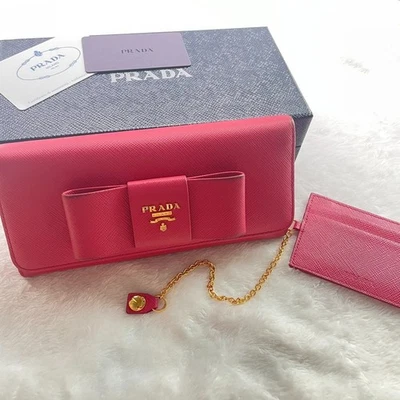 Auténtica Cartera Larga PRADA Sin Tarifa Cuero Rosa con Estuche para Tarjetas de Cadena Usada Foto 1 de 4
