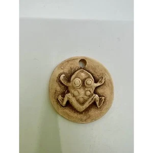 Vintage Frog Carved Pendant  1” - Picture 1 of 2