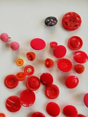 Knopf/Kurzwaren, Vintage, 38 STÜCK, Rot- Töne. Gemischt-über Jahre gesammelt! - Bild 1 von 4
