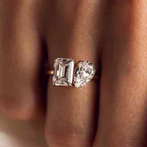 Anillo de boda Toi Et Moi de plata de ley de 3 quilates con dos piedras corte esmeralda y pera - Imagen 1 de 1