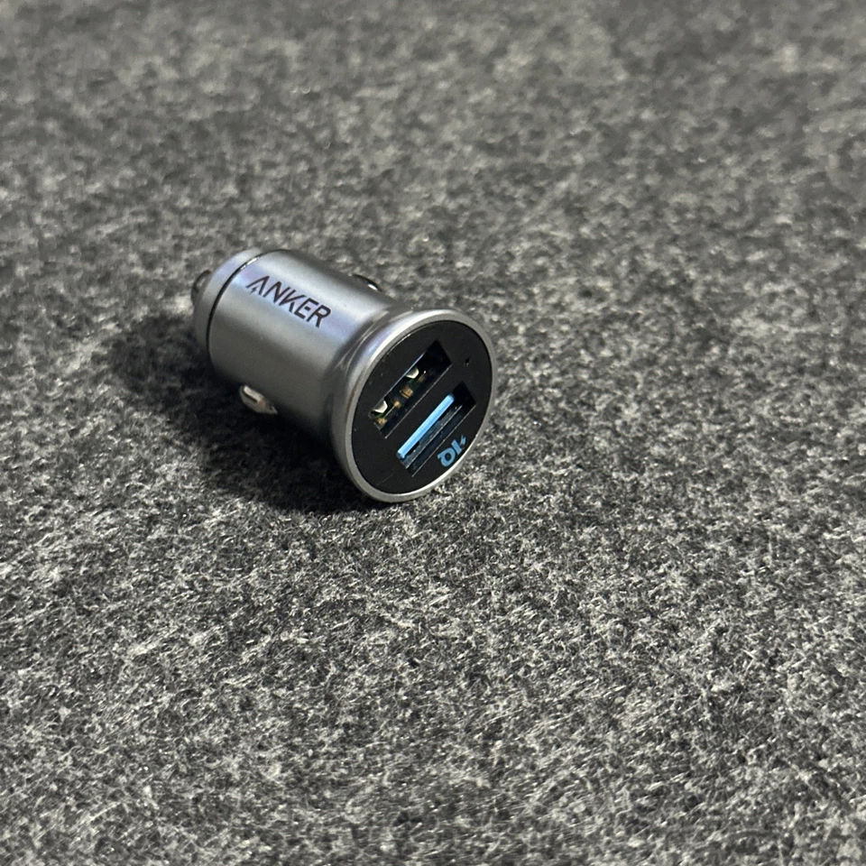 Adaptador Cargador Coche Anker Mini 24W 4.8A LED Doble Carga USB para iPhone (Metal) Foto 1 de 4