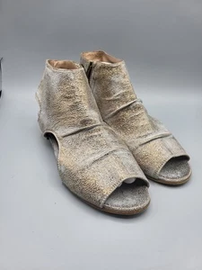 Sundance Light Golden Brown Suede Sandals Comfort Shoes Side Zip Size 41 - Picture 1 of 9