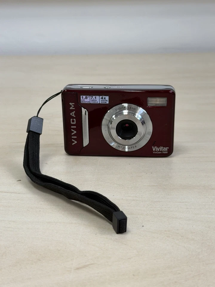 Vivitar Vivicam 7020 7.1MP 4x Zoom Compact Digital Camera, Red - Image 1 of 4