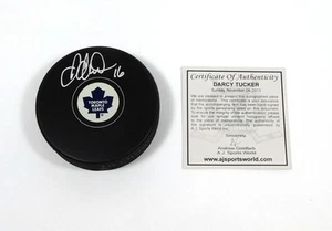 Disco de hockey de recuerdo firmado por Darcy Tucker hojas de arce AJ deportivo automático - Imagen 1 de 2