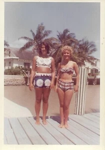 FOUND FAMILY PHOTO Vintage ORIGINAL PHOTOGRAPHY Vernacular 47 50 W - Picture 1 of 1