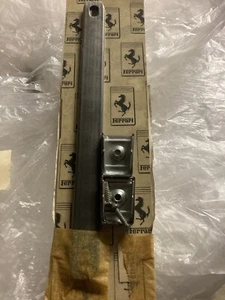 MANIOLIA DI APPIGITO FERRARI MONDIAL 61758400 NOS Maniglia Tetto Originale - Foto 1 di 4