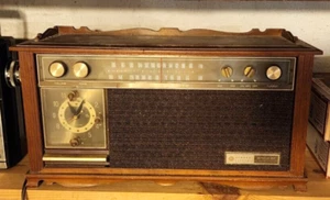 GE Solid State AM-FM Radio Clock - Picture 1 of 10