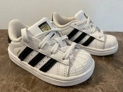 Adidas Niños Superstar Blanco Cuero Negro Rayas Zapato Zapatilla Con Cordones Talla 4K Foto 1 de 4
