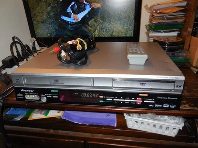 PIONEER DVR-RT500 DVD/VCR Combo Recorder with Remote - Image 1 of 3