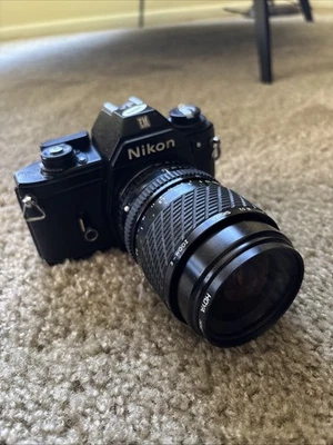 Nikon EM con 28-70 mm Foto 1 de 4