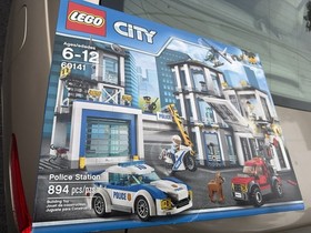 **New Sealed** Rare Lego City 60141 Police Station Retired Hard to Find