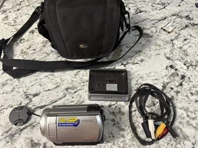 Sony Handycam DCR-SR40 Camcorder No Charger - Image 1 of 4