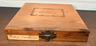 Estampado en caliente KINGSLEY Machine Company - PARK AVE (tapas) en caja Foto 1 de 4