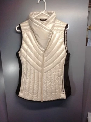  Chaleco acolchado Calvin Klein Performance para mujer mediano blanco/negro acento  Foto 1 de 4