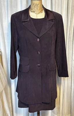 Traje de Vestido Moda Bug Ciruela Imitación Gamuza Talla 14 Usado Foto 1 de 4