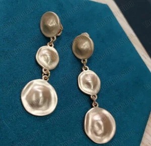 CLIP ON triple disc LONG DROP EARRINGS non-pierced MATT GOLD FASHION retro vtg - Picture 1 of 17