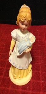 Vintage Avon 1981 A MOTHERS LOVE Handarbeit Biskuitporzellan Mama Baby Figur - Bild 1 von 9