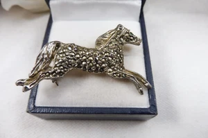 Stunning Vintage Marcasite Horse Brooch Full Gallop Statement Brooch 4.5cms - Picture 1 of 9