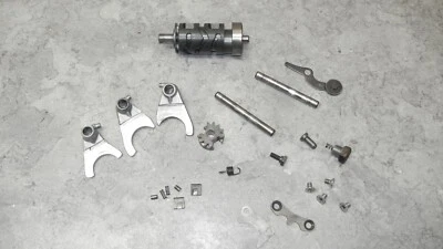 Suzuki TS250 TS 250 1978 Savage transmisión cambio tambor y horquillas Foto 1 de 4