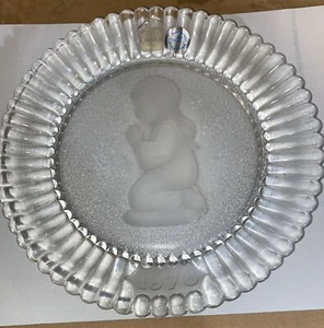 Vintage Goebel Annual 1978 Kristall Sammelteller betendes Kind Mädchen - Bild 1 von 5