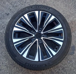 Volvo V60 S60 Wheel / Tyre 8 x 18 inch ET42 Part 32271988 235/45/18 - Picture 1 of 4