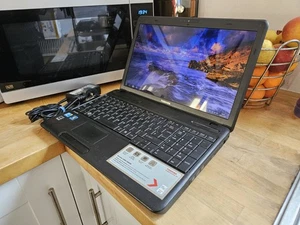 Portátil Toshiba Satellite C660 Core i3 240 GB SDD 8 GB Win 7 cámara web HDMI - Imagen 1 de 17
