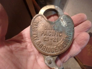 3Z - lucchetto vintage Union Pacific RR Roadway & Bridge - ottone senza chiave CS-21 - Foto 1 di 6