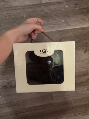 uggs peludos marrón para niños talla 5c Foto 1 de 4