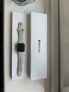Apple Watch SE 2a Generazione 40mm GPS Starlight - Foto 1 di 9