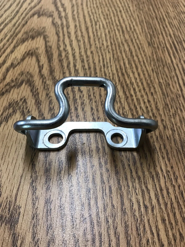 SOPORTE DELANTERO ASIENTO HONDA VFR800 INTERCEPTOR 2014-2015 PARTE # 17531-MJM-D10 Foto 1 de 4