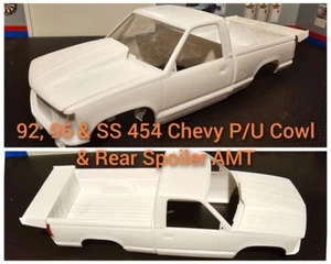 Combo cofano e spoiler posteriore in resina per '92, '96 e 454 SS Chevy P/U AMT 1/25. - Foto 1 di 10