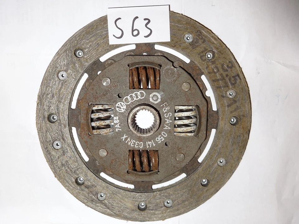 orig Kupplungsscheibe VW Passat 32 32a Santana Audi 80 B1 B2 Coupe 81 056141033 - Bild 1 von 1