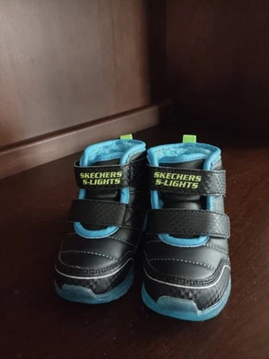 Botas Zapatos Skechers S Lights Ilumi Brights Negro Azul Niños Pequeños Talla 6 Nuevas  Foto 1 de 4