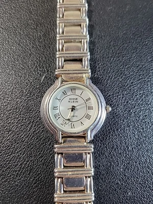 Reloj Anne Klein Mujer AL21 Tono Plateado Banda Metal Esfera Redonda Batería Nueva Foto 1 de 4