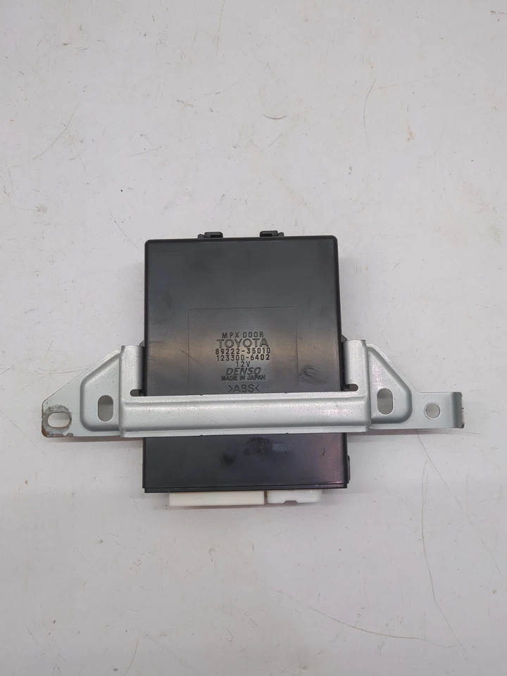 Módulo de control multiplexado puerta levadiza Toyota 4runner 2003-2009 89222-35010 Foto 1 de 4
