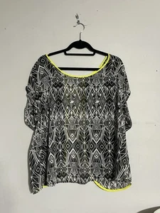 Torrid Semi-Sheer Geometric Shape Print Open Back Chiffon Blouse sz 1 - Picture 1 of 7