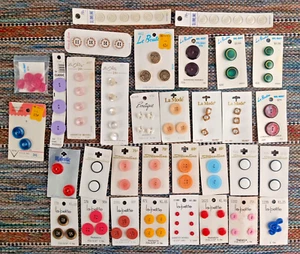 Mixed Lot of Carded Buttons Le Petite Streamline Le Chic Le Mode Casa de Leon - Picture 1 of 8