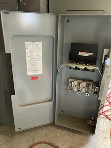 SIEMENS DISCONNECT SWITCH SN424 200A 240V 3P 3PH FUSIBLE - Picture 1 of 12