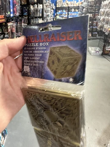NECA Hellraiser Pieces of the Puzzle Box Lament Configuration New Extremely Rare Cover