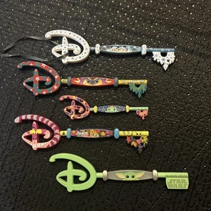 Chiavi Disney da collezione. Topolino e Minnie. Alice. Punto. Scrump. Grogu. �� - Foto 1 di 1