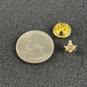 Brújula Logia Masónica Emblema Cuadrado Pequeño Membresía Tornillo Trasero Pin #52266 - Imagen 1 de 3