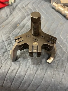 MAC Tools Ratcheting Harmonic Balancer Pulley Puller - Picture 1 of 5
