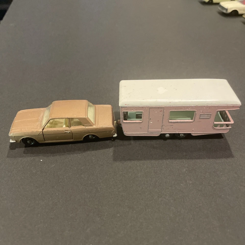 Lote Match Box Lesney Nº 25 Ford Cortina/Remolque Caravana Nº 23 Foto 1 de 4