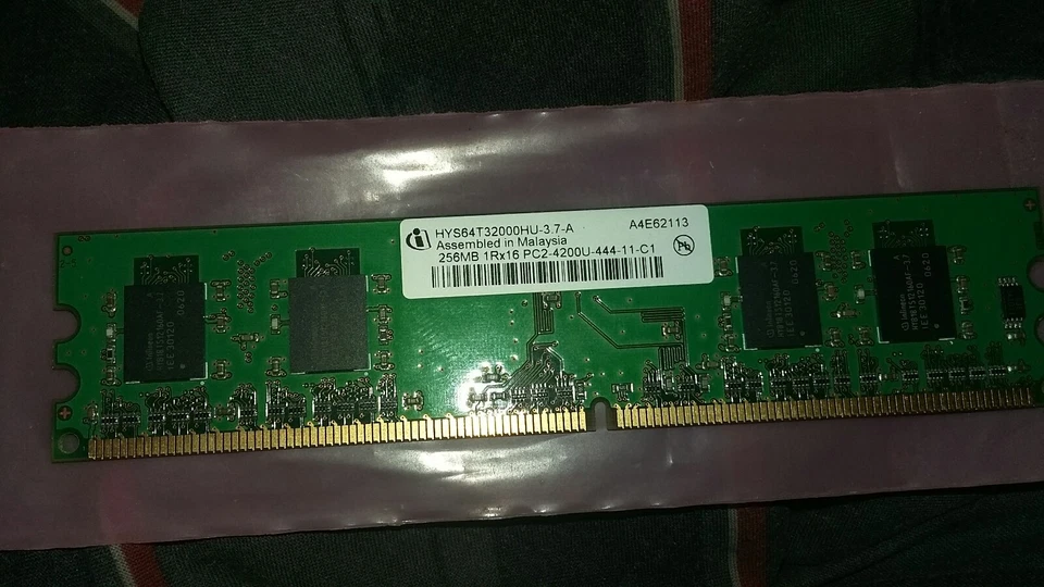 1x 256mb 1rx16 PC2-4200U-444-11-C1 hys64t32000HU-3-7-a memory stick - Image 1 of 1
