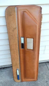 Panel de reposabrazos con almohadilla para puerta inferior Cadillac Eldorado de 1970 - lado de paso *excelente estado* - Imagen 1 de 11
