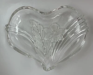 1994 Mikasa Crystal Satin Orchid Heart Dish 8.5" x 7 " Germany Clear - Picture 1 of 2